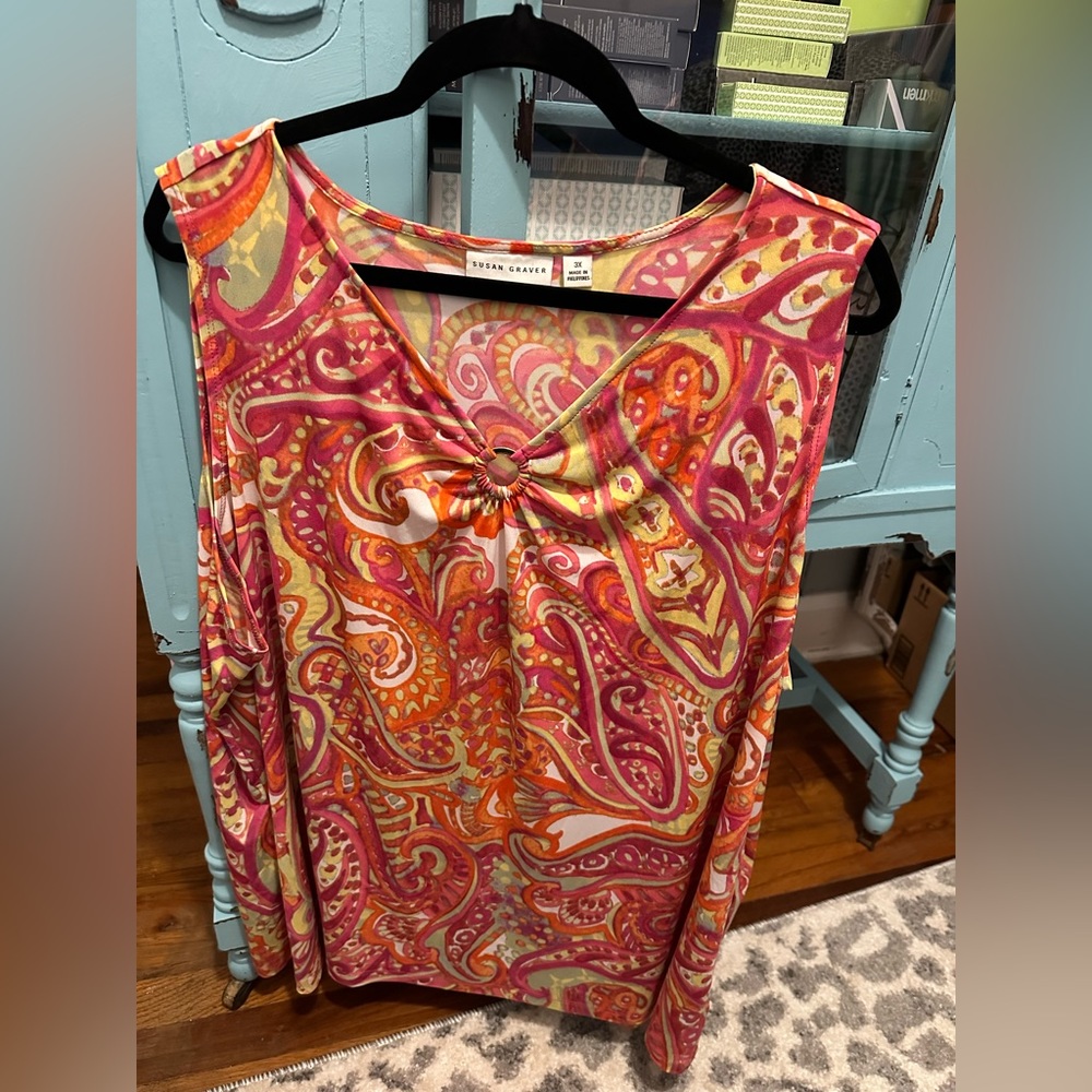Susan Graver colorful sleeveless neck silky top!